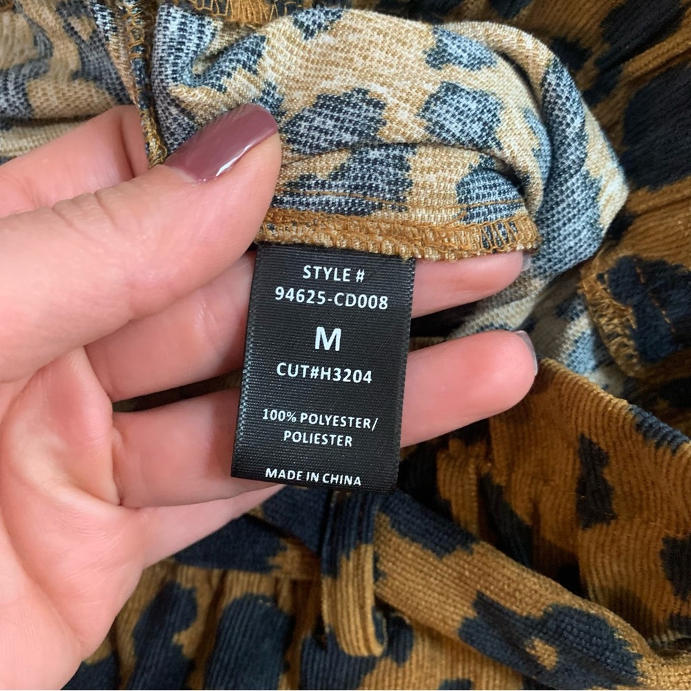Forever 21 Leopard Print Corduroy Shorts - Size Medium - EUC - Picture 5 of 9